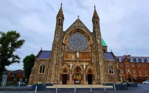 Titanic Belfast and Mural Tour